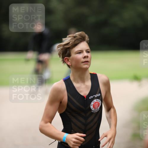 30.08.2026 - Elbe Triathlon Hamburg Antke Förster http://msf.ph/oto/10107202 30.08.2026 12:35:20 Laufen 1910 meine-sportfotos.de