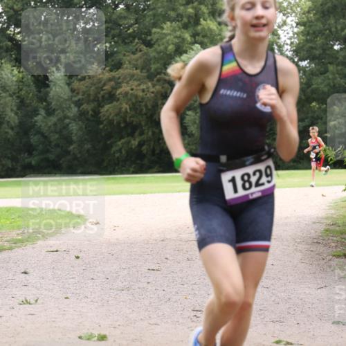 30.08.2026 - Elbe Triathlon Hamburg Antke Förster http://msf.ph/oto/10107203 30.08.2026 12:50:51 Laufen 1829 meine-sportfotos.de