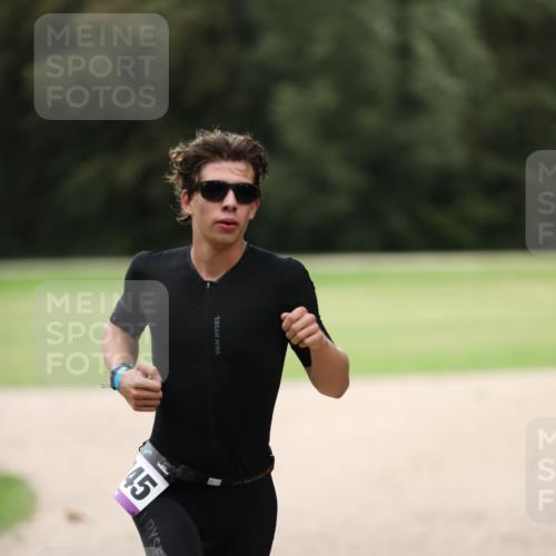 30.08.2026 - Elbe Triathlon Hamburg Antke Förster http://msf.ph/oto/10107212 30.08.2026 12:35:46 Laufen 45 meine-sportfotos.de