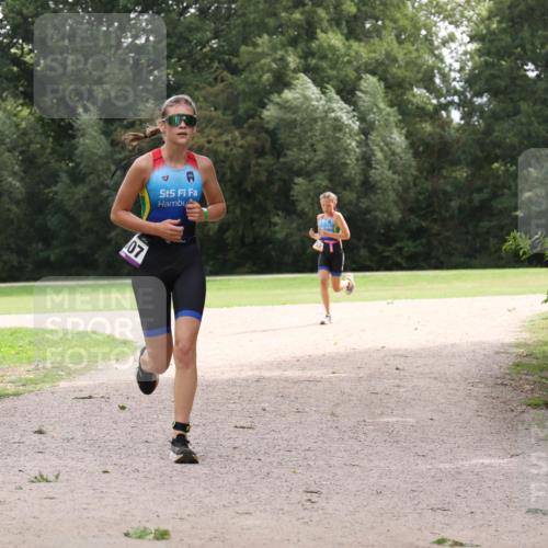 30.08.2026 - Elbe Triathlon Hamburg Antke Förster http://msf.ph/oto/10107223 30.08.2026 12:51:14 Laufen 07 meine-sportfotos.de