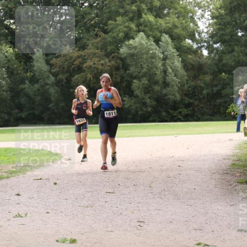 30.08.2026 - Elbe Triathlon Hamburg Antke Förster http://msf.ph/oto/10107245 30.08.2026 12:51:36 Laufen 1833, 1811 meine-sportfotos.de