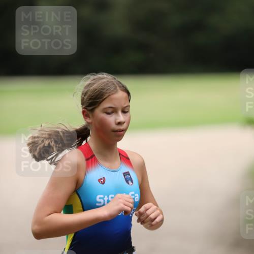 30.08.2026 - Elbe Triathlon Hamburg Antke Förster http://msf.ph/oto/10107268 30.08.2026 12:36:24 Laufen 176 meine-sportfotos.de