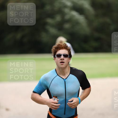 30.08.2026 - Elbe Triathlon Hamburg Antke Förster http://msf.ph/oto/10107276 30.08.2026 12:37:44 Laufen  meine-sportfotos.de