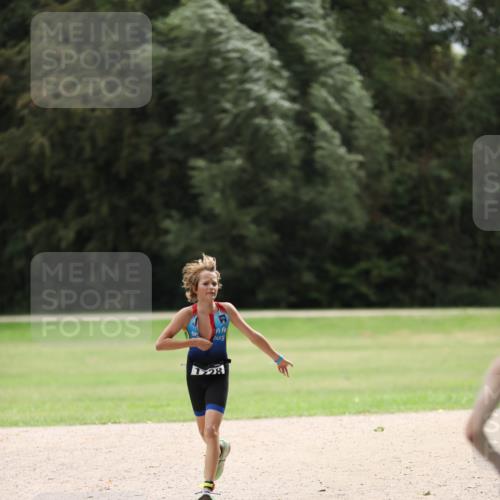 30.08.2026 - Elbe Triathlon Hamburg Antke Förster http://msf.ph/oto/10107300 30.08.2026 12:38:31 Laufen  meine-sportfotos.de