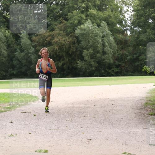 30.08.2026 - Elbe Triathlon Hamburg Antke Förster http://msf.ph/oto/10107305 30.08.2026 12:52:26 Laufen 1774 meine-sportfotos.de