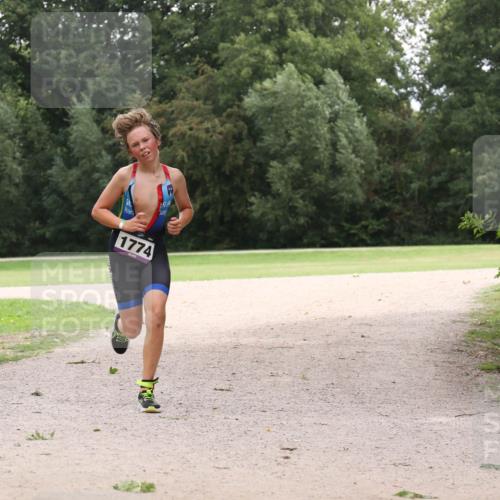 30.08.2026 - Elbe Triathlon Hamburg Antke Förster http://msf.ph/oto/10107309 30.08.2026 12:52:27 Laufen 1774 meine-sportfotos.de
