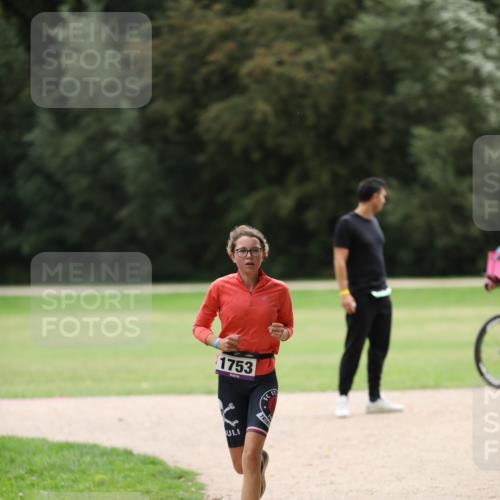 30.08.2026 - Elbe Triathlon Hamburg Antke Förster http://msf.ph/oto/10107318 30.08.2026 12:38:55 Laufen 1753 meine-sportfotos.de