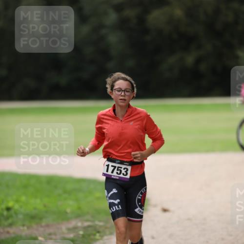 30.08.2026 - Elbe Triathlon Hamburg Antke Förster http://msf.ph/oto/10107320 30.08.2026 12:38:57 Laufen 1753 meine-sportfotos.de