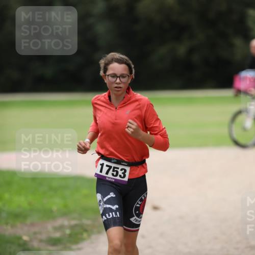 30.08.2026 - Elbe Triathlon Hamburg Antke Förster http://msf.ph/oto/10107322 30.08.2026 12:38:57 Laufen 1753 meine-sportfotos.de