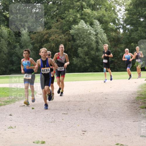 30.08.2026 - Elbe Triathlon Hamburg Antke Förster http://msf.ph/oto/10107325 30.08.2026 12:52:38 Laufen 1831, 6881, 1820, 1822, 1797 meine-sportfotos.de