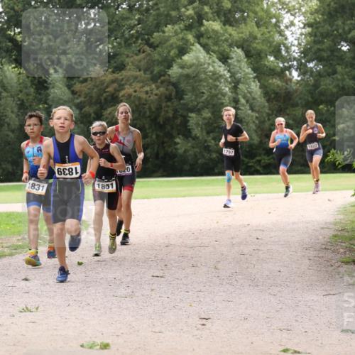 30.08.2026 - Elbe Triathlon Hamburg Antke Förster http://msf.ph/oto/10107327 30.08.2026 12:52:39 Laufen 1831, 6881, 2, 1851, 1797, 1822 meine-sportfotos.de