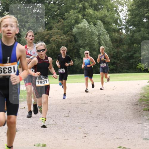 30.08.2026 - Elbe Triathlon Hamburg Antke Förster http://msf.ph/oto/10107333 30.08.2026 12:52:40 Laufen 6881, 23, 1851, 1797, 1822 meine-sportfotos.de