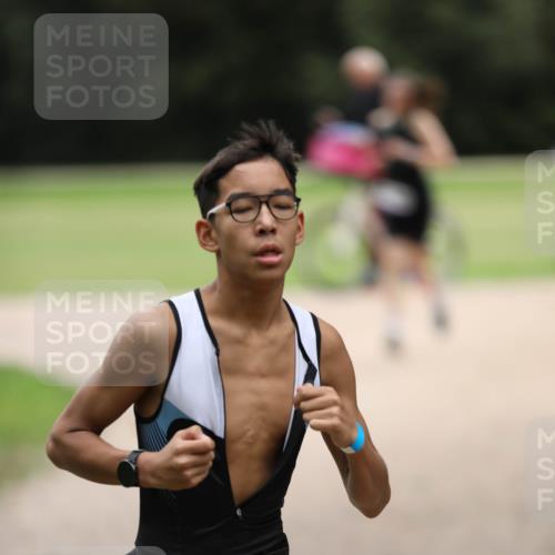 30.08.2026 - Elbe Triathlon Hamburg Antke Förster http://msf.ph/oto/10107342 30.08.2026 12:39:24 Laufen 1730 meine-sportfotos.de