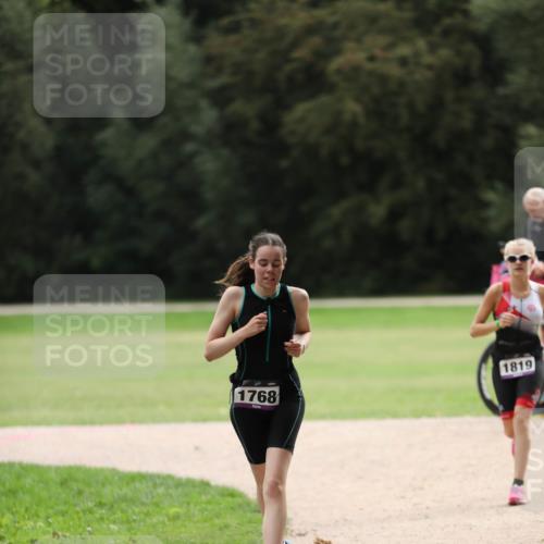 30.08.2026 - Elbe Triathlon Hamburg Antke Förster http://msf.ph/oto/10107344 30.08.2026 12:39:27 Laufen 1768, 1819 meine-sportfotos.de