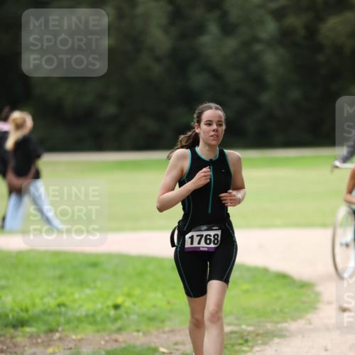 30.08.2026 - Elbe Triathlon Hamburg Antke Förster http://msf.ph/oto/10107348 30.08.2026 12:39:28 Laufen 1768 meine-sportfotos.de