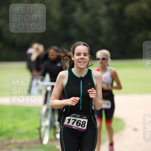 30.08.2026 - Elbe Triathlon Hamburg Antke Förster http://msf.ph/oto/10107352 30.08.2026 12:39:30 Laufen 1768 meine-sportfotos.de
