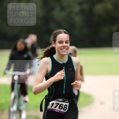 30.08.2026 - Elbe Triathlon Hamburg Antke Förster http://msf.ph/oto/10107354 30.08.2026 12:39:30 Laufen 1768 meine-sportfotos.de