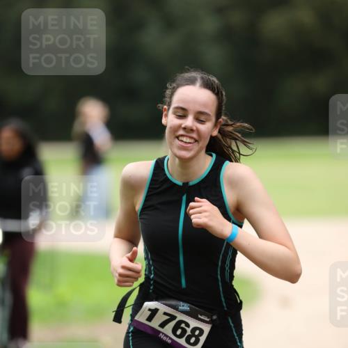 30.08.2026 - Elbe Triathlon Hamburg Antke Förster http://msf.ph/oto/10107356 30.08.2026 12:39:31 Laufen 1768 meine-sportfotos.de