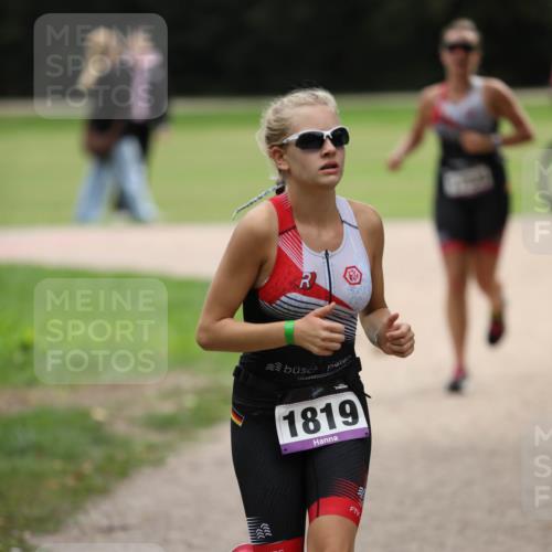 30.08.2026 - Elbe Triathlon Hamburg Antke Förster http://msf.ph/oto/10107360 30.08.2026 12:39:32 Laufen 1819 meine-sportfotos.de