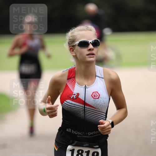 30.08.2026 - Elbe Triathlon Hamburg Antke Förster http://msf.ph/oto/10107364 30.08.2026 12:39:33 Laufen 1819 meine-sportfotos.de