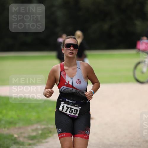 30.08.2026 - Elbe Triathlon Hamburg Antke Förster http://msf.ph/oto/10107370 30.08.2026 12:39:35 Laufen 1759 meine-sportfotos.de