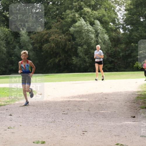 30.08.2026 - Elbe Triathlon Hamburg Antke Förster http://msf.ph/oto/10107379 30.08.2026 12:53:19 Laufen 1766 meine-sportfotos.de