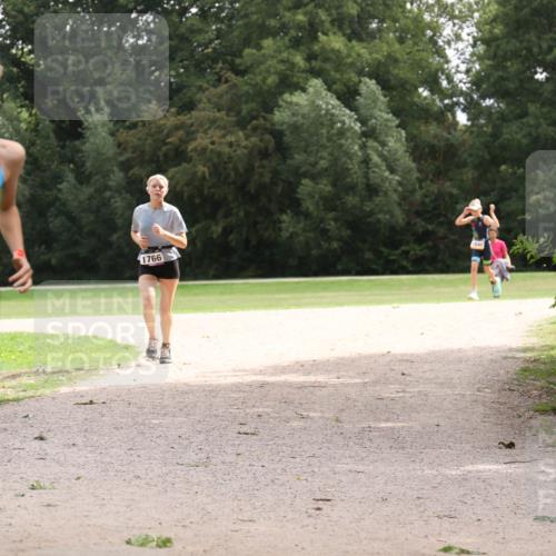 30.08.2026 - Elbe Triathlon Hamburg Antke Förster http://msf.ph/oto/10107385 30.08.2026 12:53:21 Laufen 1766 meine-sportfotos.de