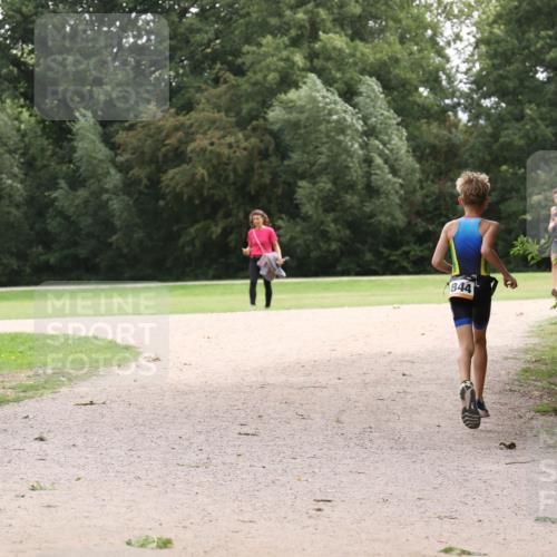 30.08.2026 - Elbe Triathlon Hamburg Antke Förster http://msf.ph/oto/10107395 30.08.2026 12:53:29 Laufen 840, 844 meine-sportfotos.de