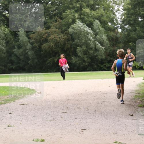30.08.2026 - Elbe Triathlon Hamburg Antke Förster http://msf.ph/oto/10107397 30.08.2026 12:53:30 Laufen 150 meine-sportfotos.de