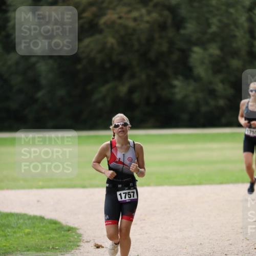 30.08.2026 - Elbe Triathlon Hamburg Antke Förster http://msf.ph/oto/10107422 30.08.2026 12:41:46 Laufen 3, 1757, 11755 meine-sportfotos.de