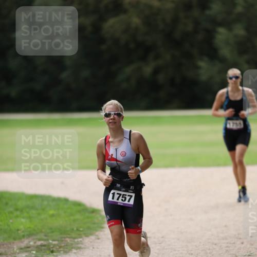 30.08.2026 - Elbe Triathlon Hamburg Antke Förster http://msf.ph/oto/10107424 30.08.2026 12:41:47 Laufen 3, 1757 meine-sportfotos.de