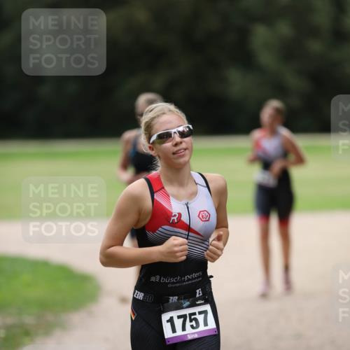 30.08.2026 - Elbe Triathlon Hamburg Antke Förster http://msf.ph/oto/10107430 30.08.2026 12:41:49 Laufen 3, 1757 meine-sportfotos.de
