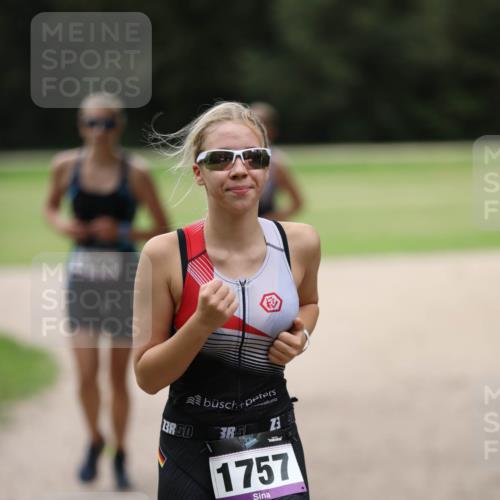 30.08.2026 - Elbe Triathlon Hamburg Antke Förster http://msf.ph/oto/10107432 30.08.2026 12:41:49 Laufen 3, 1757 meine-sportfotos.de
