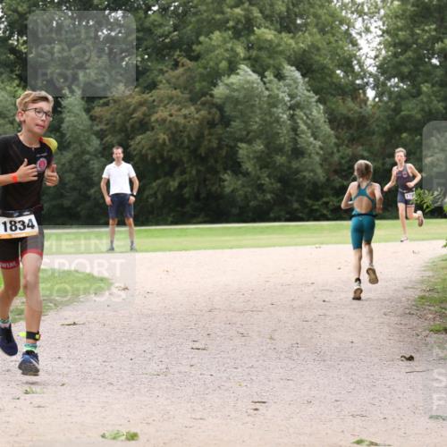 30.08.2026 - Elbe Triathlon Hamburg Antke Förster http://msf.ph/oto/10107433 30.08.2026 12:54:00 Laufen 1834, 17 meine-sportfotos.de