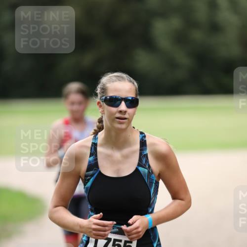 30.08.2026 - Elbe Triathlon Hamburg Antke Förster http://msf.ph/oto/10107440 30.08.2026 12:41:53 Laufen 1755 meine-sportfotos.de
