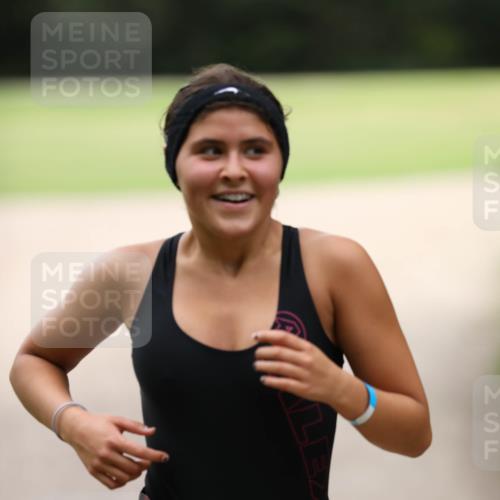 30.08.2026 - Elbe Triathlon Hamburg Antke Förster http://msf.ph/oto/10107464 30.08.2026 12:47:35 Laufen 1770 meine-sportfotos.de