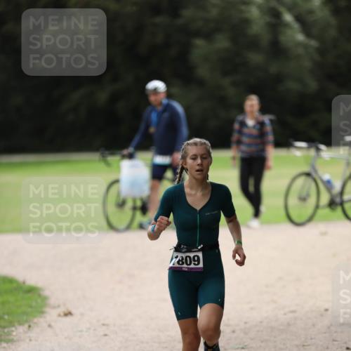 30.08.2026 - Elbe Triathlon Hamburg Antke Förster http://msf.ph/oto/10107468 30.08.2026 12:47:48 Laufen 7809 meine-sportfotos.de