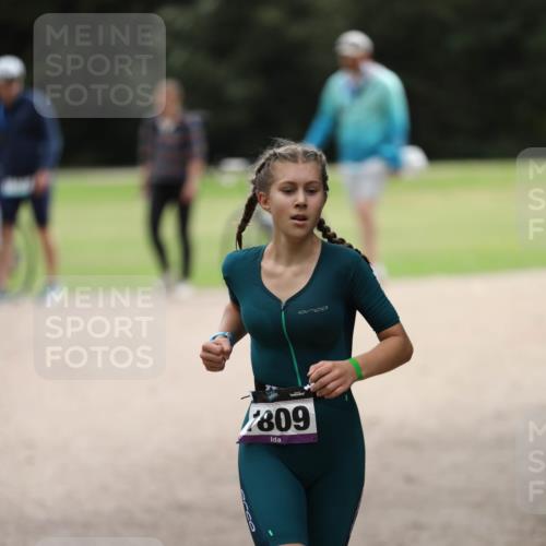 30.08.2026 - Elbe Triathlon Hamburg Antke Förster http://msf.ph/oto/10107472 30.08.2026 12:47:49 Laufen 7809 meine-sportfotos.de