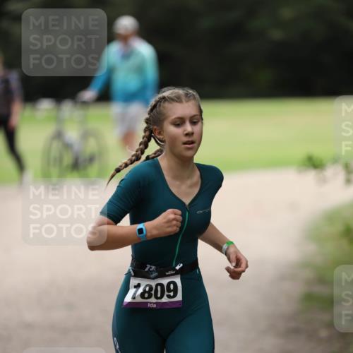 30.08.2026 - Elbe Triathlon Hamburg Antke Förster http://msf.ph/oto/10107474 30.08.2026 12:47:49 Laufen 7809 meine-sportfotos.de