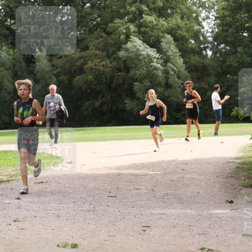 30.08.2026 - Elbe Triathlon Hamburg Antke Förster http://msf.ph/oto/10107481 30.08.2026 12:54:26 Laufen 648, 858 meine-sportfotos.de