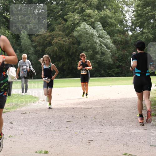 30.08.2026 - Elbe Triathlon Hamburg Antke Förster http://msf.ph/oto/10107489 30.08.2026 12:54:29 Laufen 1848, 1858 meine-sportfotos.de