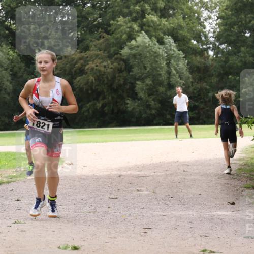 30.08.2026 - Elbe Triathlon Hamburg Antke Förster http://msf.ph/oto/10107515 30.08.2026 12:54:42 Laufen 821 meine-sportfotos.de