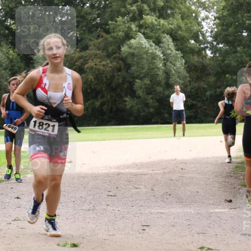 30.08.2026 - Elbe Triathlon Hamburg Antke Förster http://msf.ph/oto/10107517 30.08.2026 12:54:43 Laufen 1849, 1821 meine-sportfotos.de