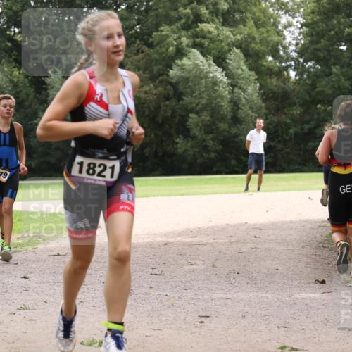 30.08.2026 - Elbe Triathlon Hamburg Antke Förster http://msf.ph/oto/10107519 30.08.2026 12:54:43 Laufen 1849, 1821 meine-sportfotos.de