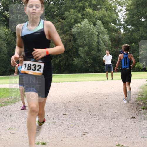30.08.2026 - Elbe Triathlon Hamburg Antke Förster http://msf.ph/oto/10107539 30.08.2026 12:54:55 Laufen 1832 meine-sportfotos.de