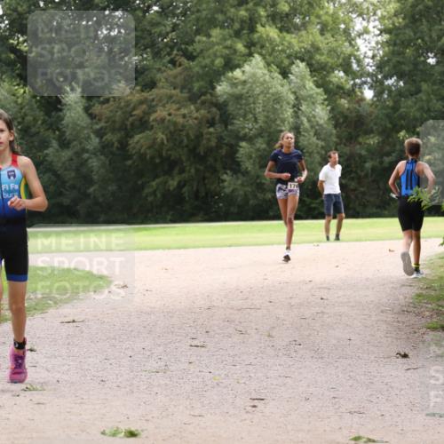 30.08.2026 - Elbe Triathlon Hamburg Antke Förster http://msf.ph/oto/10107545 30.08.2026 12:54:57 Laufen 176 meine-sportfotos.de