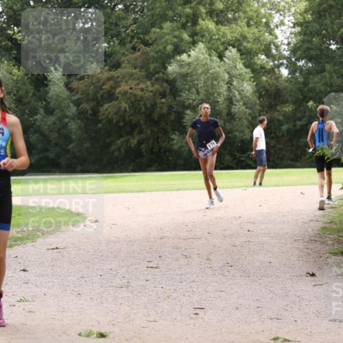 30.08.2026 - Elbe Triathlon Hamburg Antke Förster http://msf.ph/oto/10107547 30.08.2026 12:54:57 Laufen 176 meine-sportfotos.de