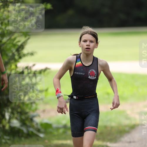 30.08.2026 - Elbe Triathlon Hamburg Antke Förster http://msf.ph/oto/10107560 30.08.2026 12:50:16 Laufen 1910 meine-sportfotos.de