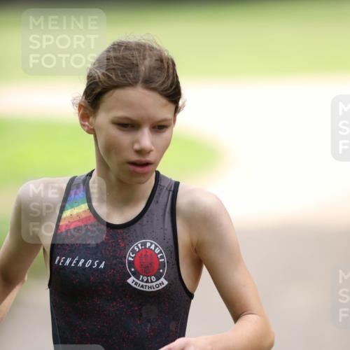 30.08.2026 - Elbe Triathlon Hamburg Antke Förster http://msf.ph/oto/10107566 30.08.2026 12:50:17 Laufen 1910 meine-sportfotos.de