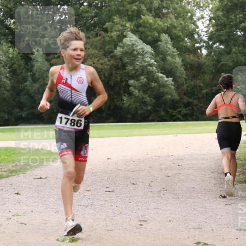 30.08.2026 - Elbe Triathlon Hamburg Antke Förster http://msf.ph/oto/10107585 30.08.2026 12:55:43 Laufen 1786 meine-sportfotos.de